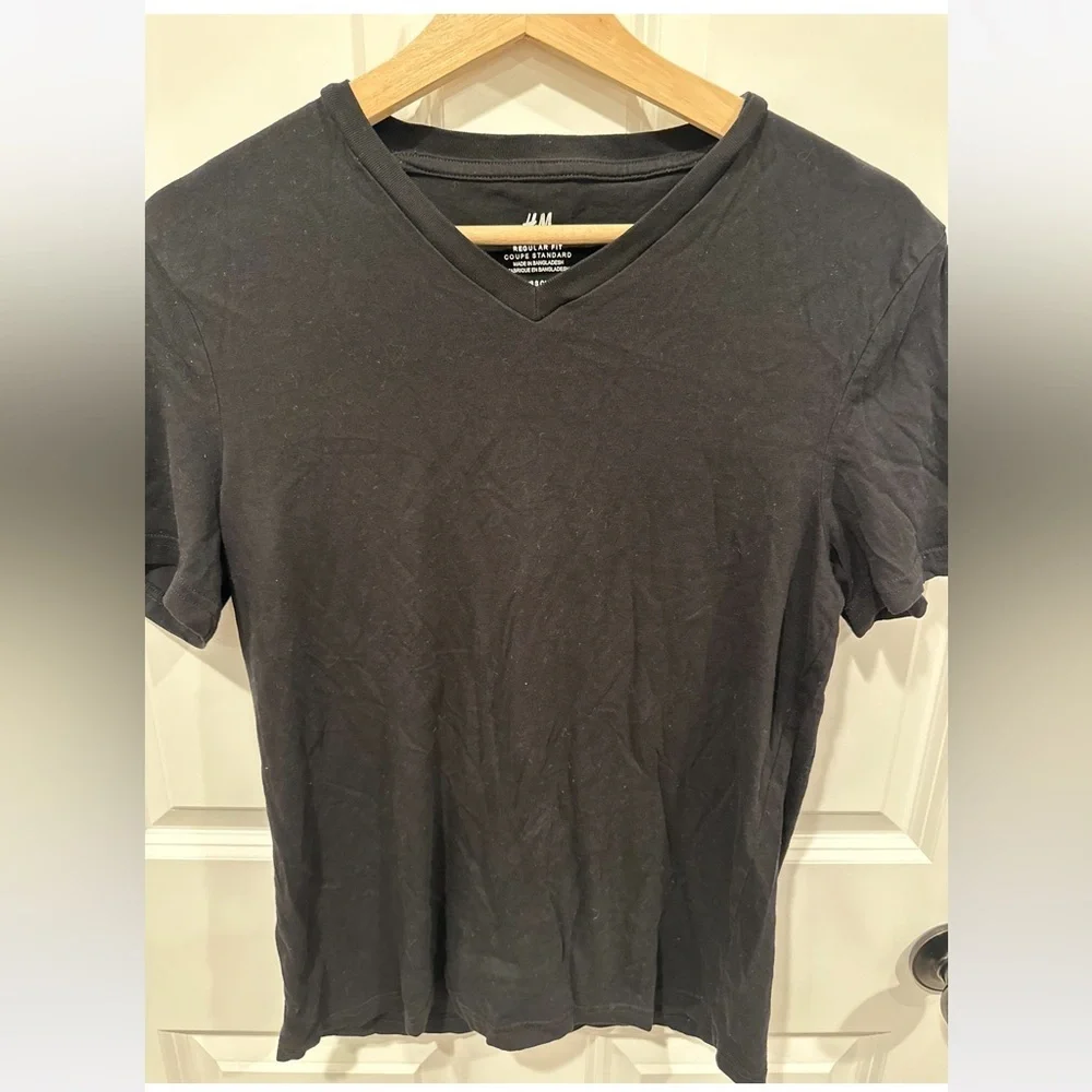 H&M V-neck T-shirt - Picture 1 of 2